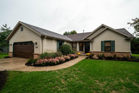 Photo of 4106 W Southwood Dr, Franklin, WI 53132 (MLS # 1980731)