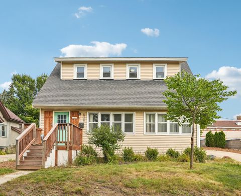 Photo of 528 N 62nd St, Wauwatosa, WI 53213 (MLS # 1934814)