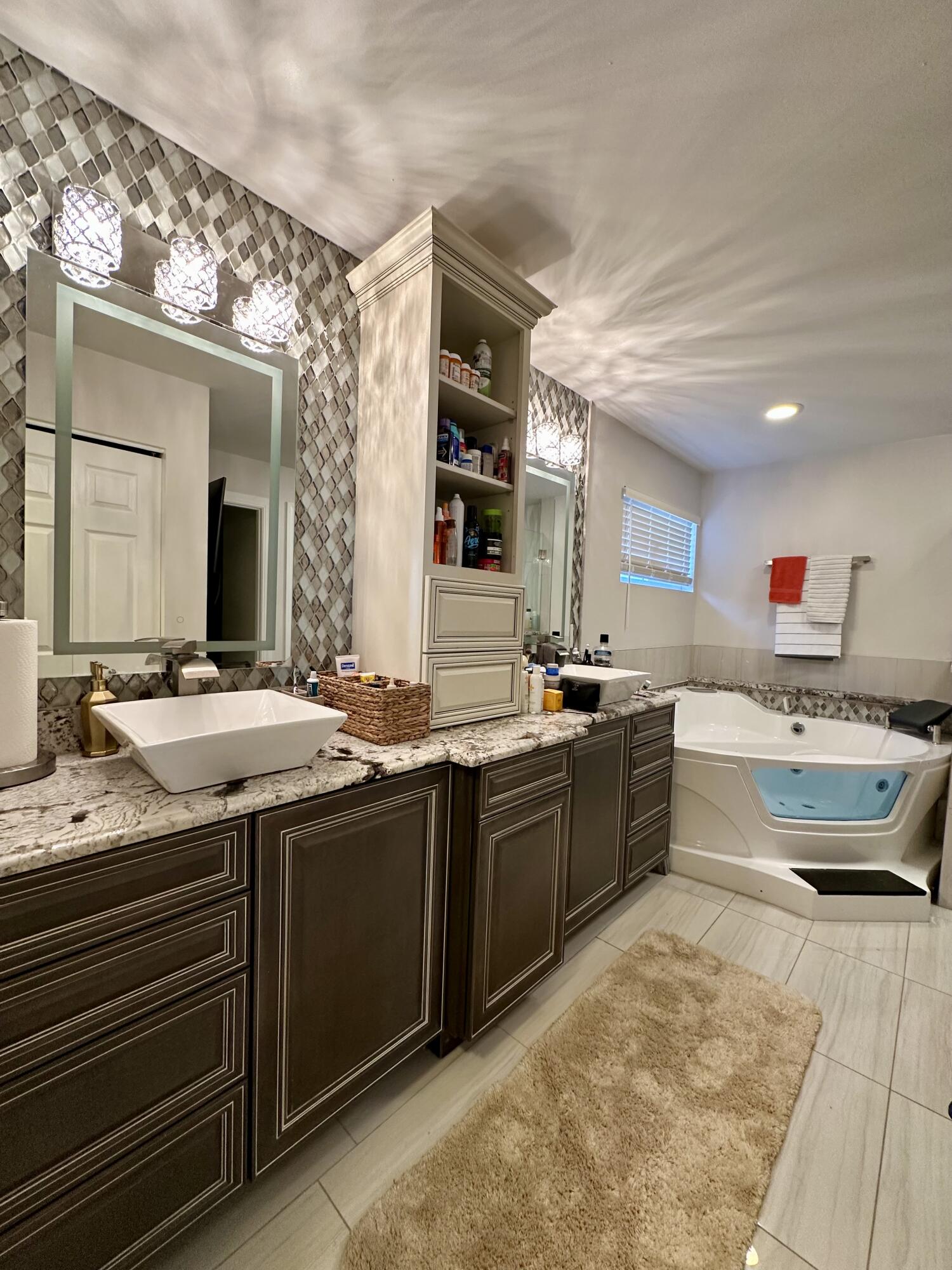 Kenosha, Wisconsin 53142, United States, 6 Bedrooms Bedrooms, ,5 BathroomsBathrooms,Residential,Active,27147