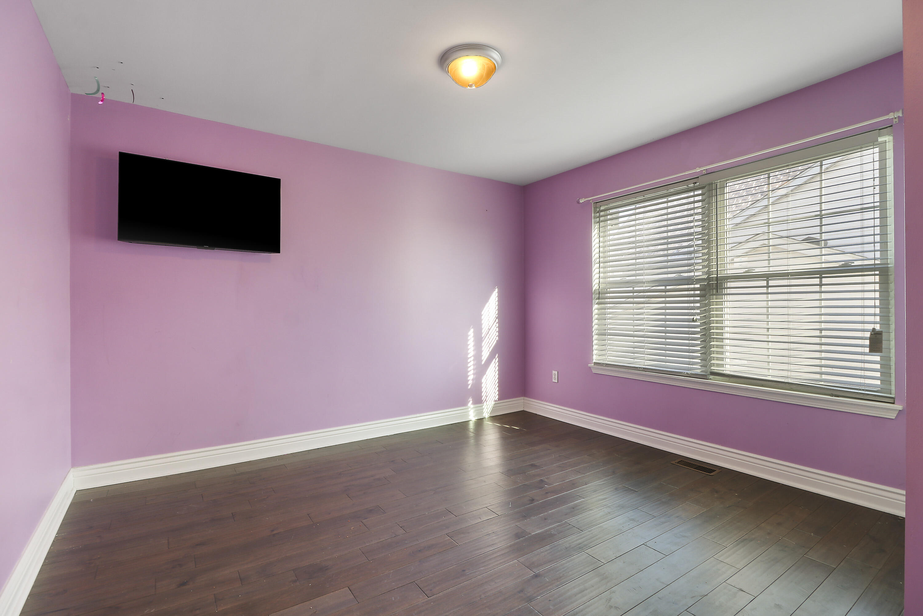 Kenosha, Wisconsin 53142, United States, 6 Bedrooms Bedrooms, ,5 BathroomsBathrooms,Residential,Active,27147