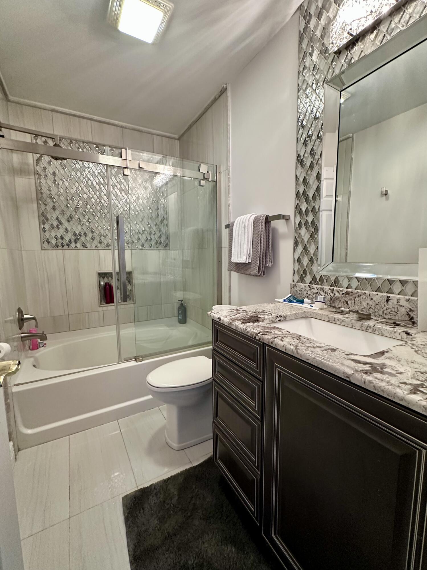 Kenosha, Wisconsin 53142, United States, 6 Bedrooms Bedrooms, ,5 BathroomsBathrooms,Residential,Active,27147