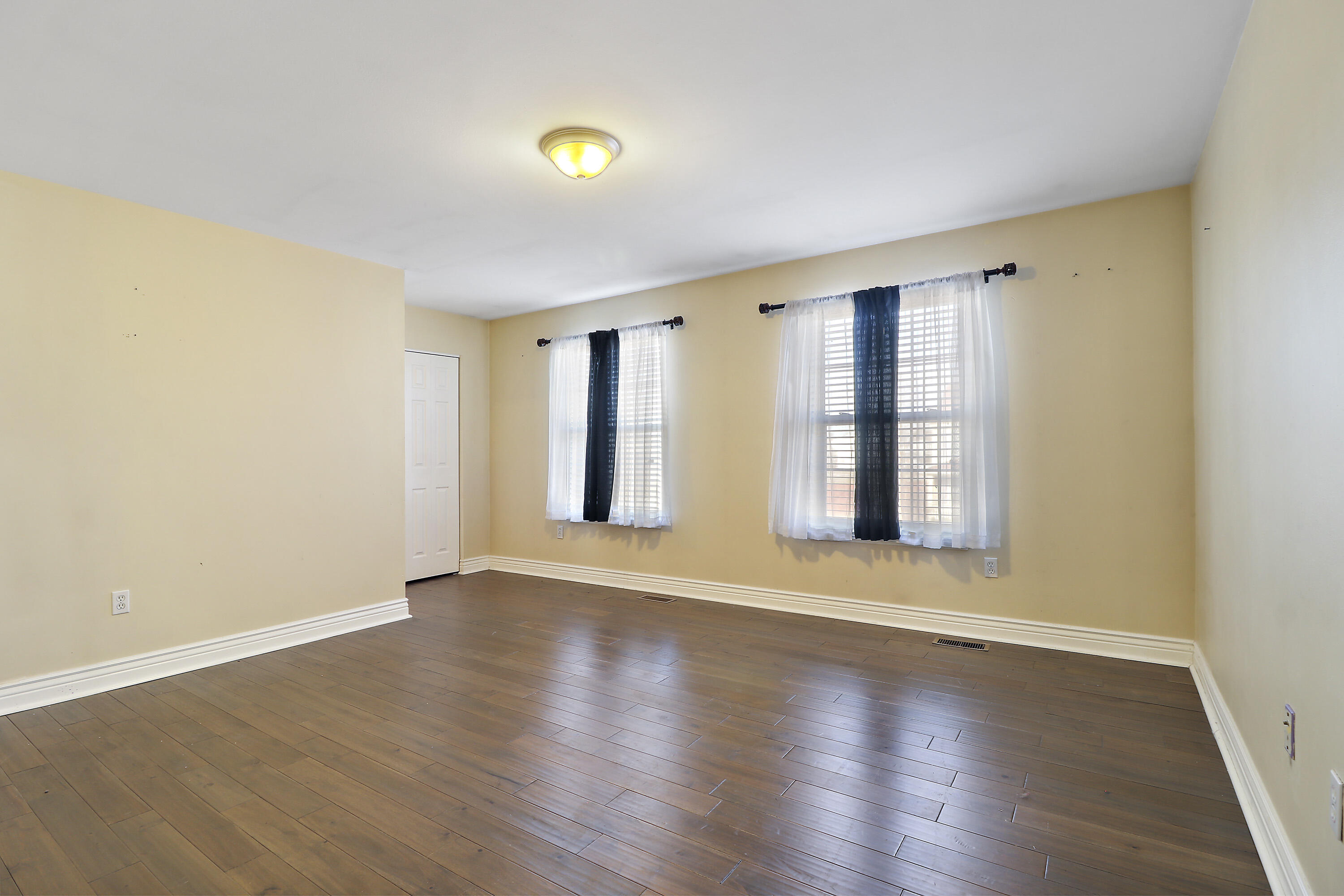 Kenosha, Wisconsin 53142, United States, 6 Bedrooms Bedrooms, ,5 BathroomsBathrooms,Residential,Active,27147