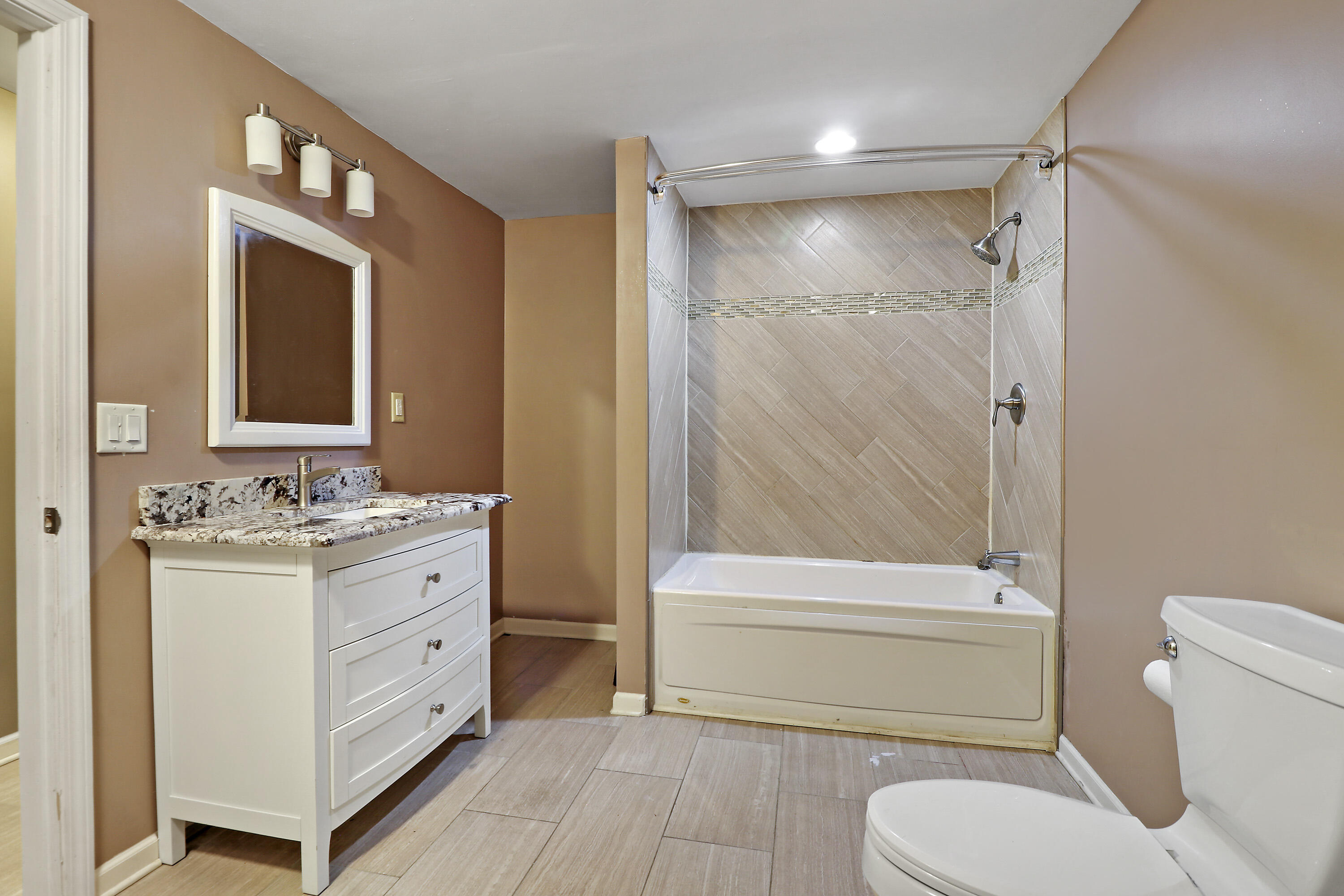 Kenosha, Wisconsin 53142, United States, 6 Bedrooms Bedrooms, ,5 BathroomsBathrooms,Residential,Active,27147