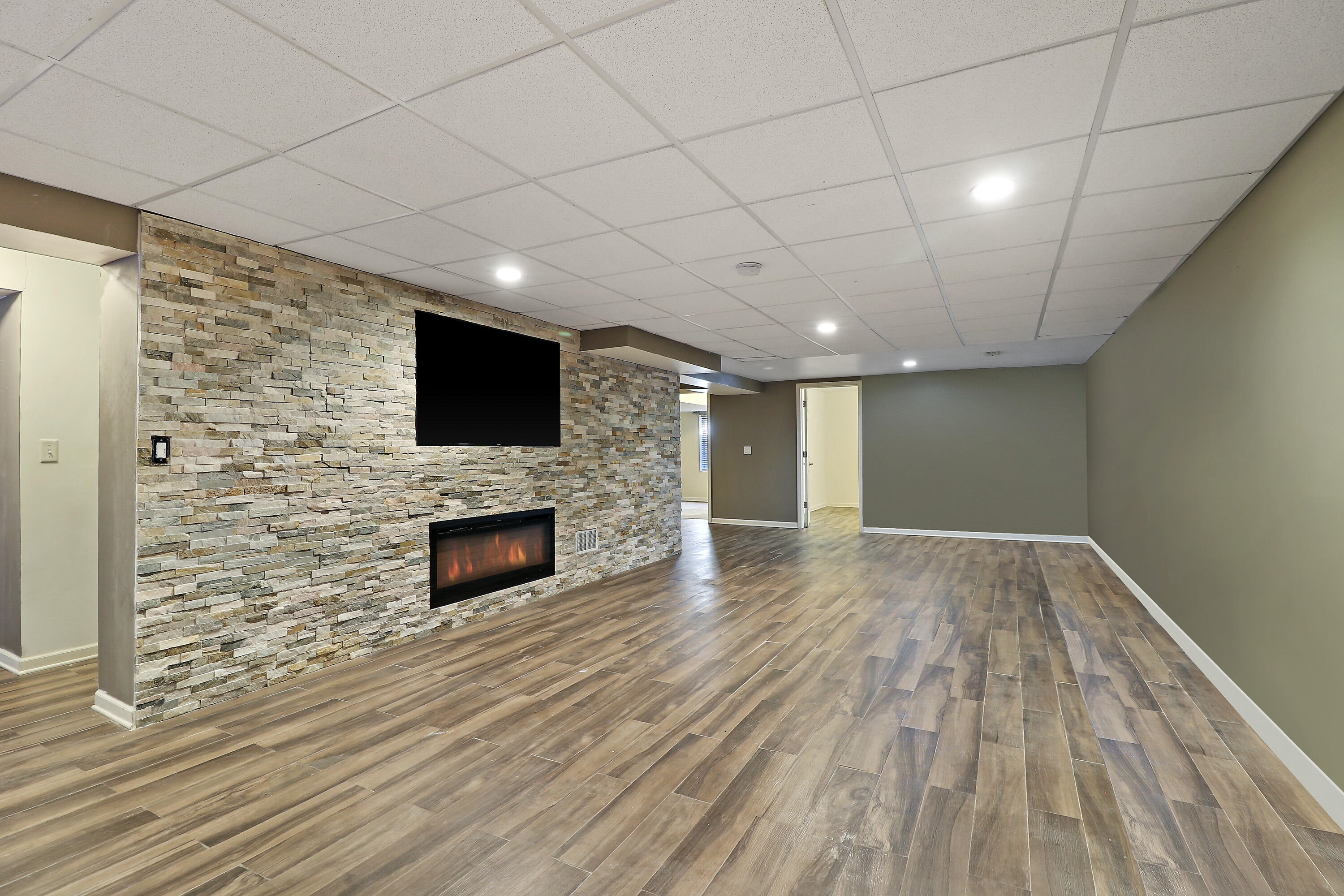 Kenosha, Wisconsin 53142, United States, 6 Bedrooms Bedrooms, ,5 BathroomsBathrooms,Residential,Active,27147