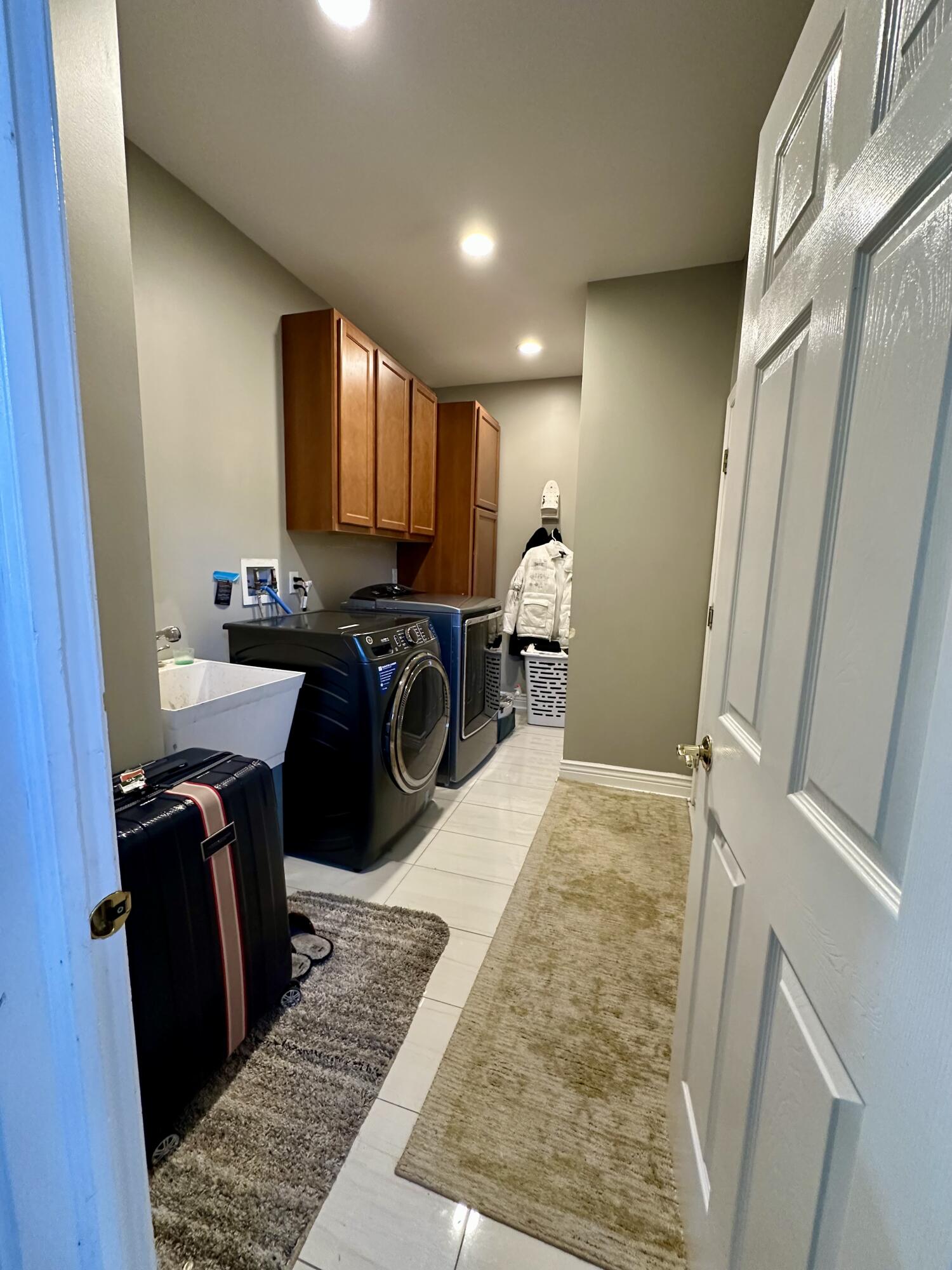 Kenosha, Wisconsin 53142, United States, 6 Bedrooms Bedrooms, ,5 BathroomsBathrooms,Residential,Active,27147