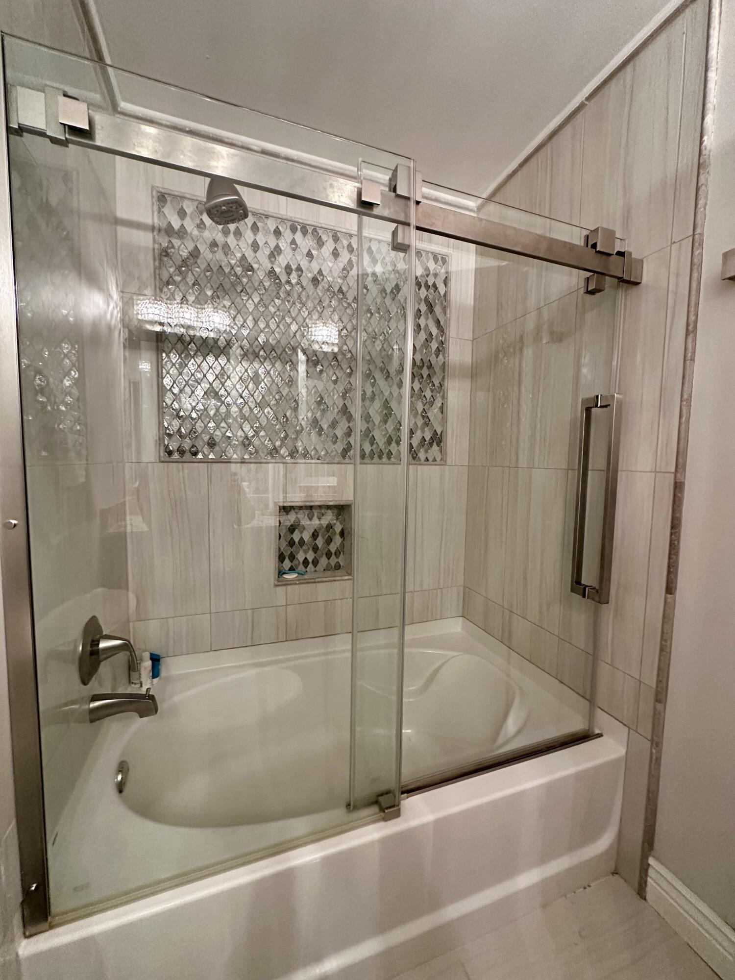 Kenosha, Wisconsin 53142, United States, 6 Bedrooms Bedrooms, ,5 BathroomsBathrooms,Residential,Active,27147