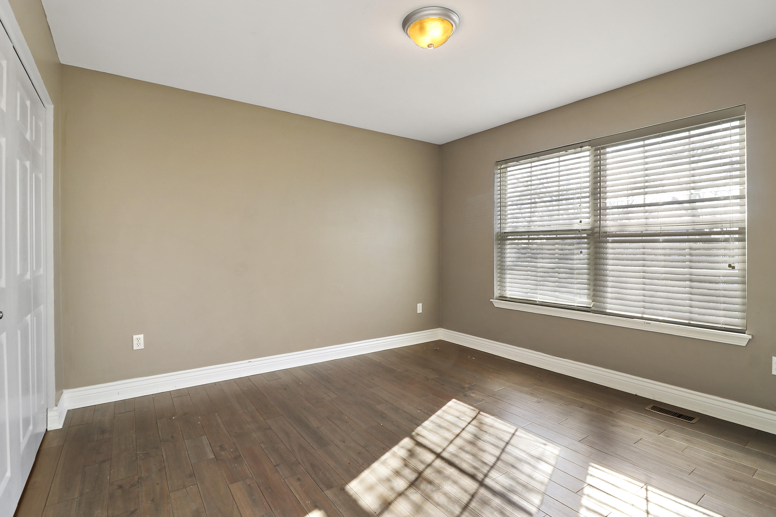 Kenosha, Wisconsin 53142, United States, 6 Bedrooms Bedrooms, ,5 BathroomsBathrooms,Residential,Active,27147