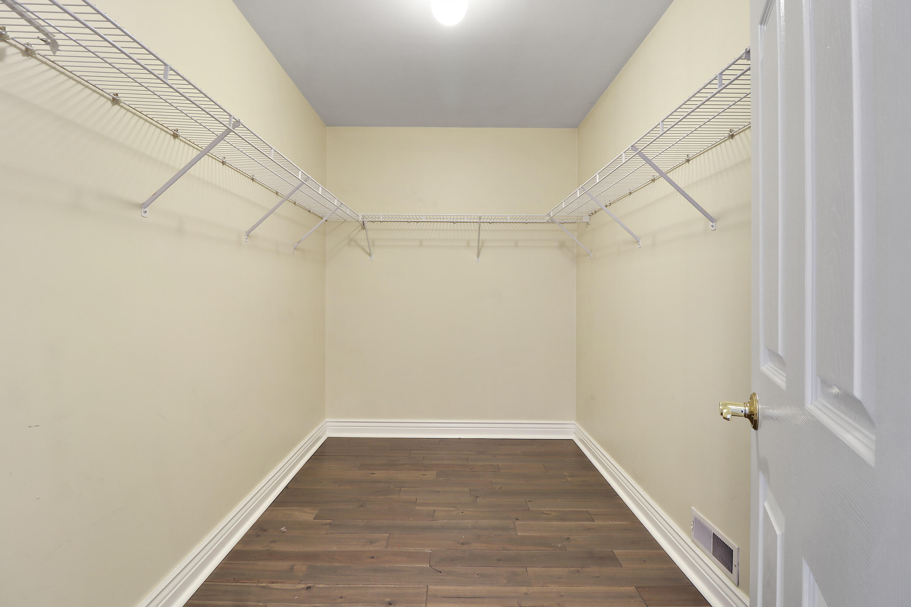 Kenosha, Wisconsin 53142, United States, 6 Bedrooms Bedrooms, ,5 BathroomsBathrooms,Residential,Active,27147