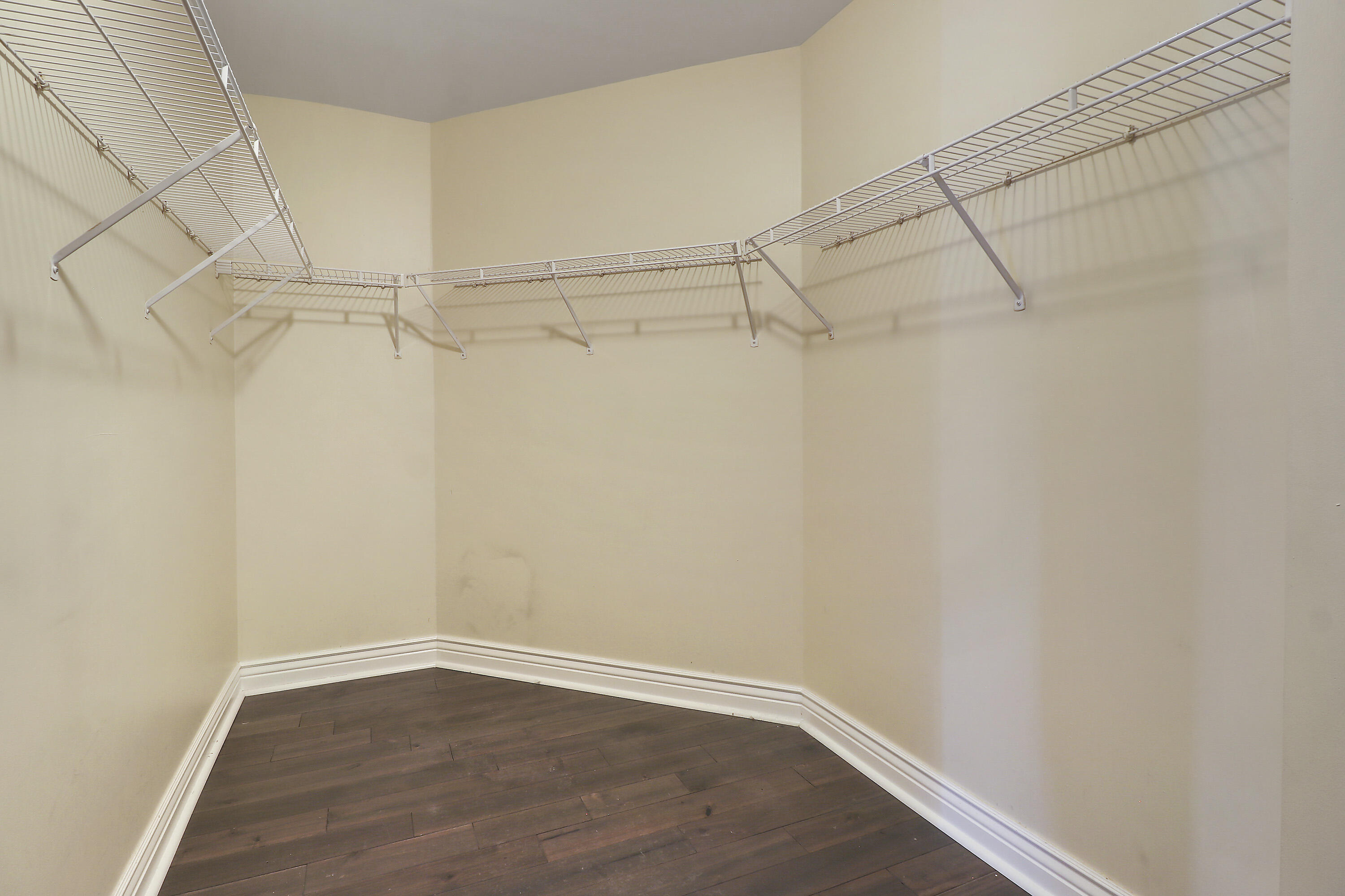 Kenosha, Wisconsin 53142, United States, 6 Bedrooms Bedrooms, ,5 BathroomsBathrooms,Residential,Active,27147