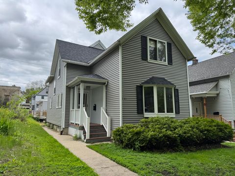 Photo of 747 S 37th St, Milwaukee, WI 53215 (MLS # 1922878)