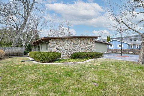 Photo of 8925 N Maitland Rd, Bayside, WI 53217 (MLS # 1955461)