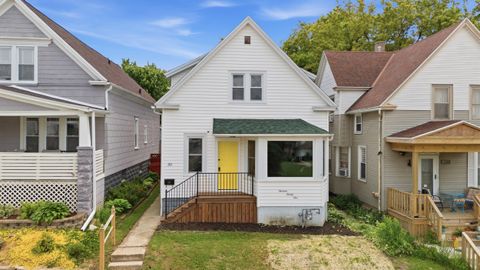 Photo of 1321 Monroe Ave, South Milwaukee, WI 53172 (MLS # 1967591)