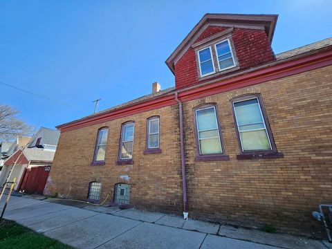 Photo of 1938 W Lincoln Ave, Milwaukee, WI 53215 (MLS # 1957670)