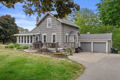 Photo of N68W29902 Hartling Rd, Merton, WI 53029 (MLS # 1965097)