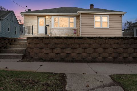 Photo of 310 Hyde Park Ave, Waukesha, WI 53188 (MLS # 1956389)