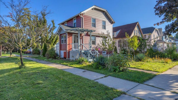 143 E COTTON ST, FOND DU LAC, WI 54935 - Image cc0acfda19c6610ffc04971dffc3b3d9/3523933855