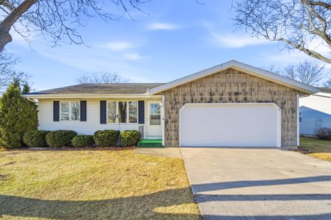 Photo of 637 E Scott St, Fond Du Lac, WI 54935 (MLS # 1947393)