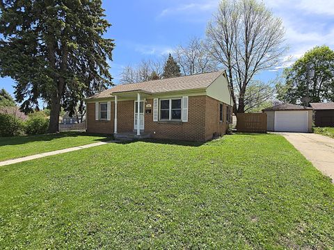 Photo of 1711 Missouri Ave, South Milwaukee, WI 53172 (MLS # 1918492)