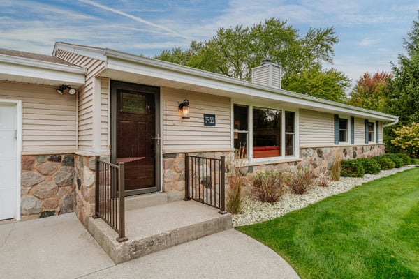 3035 PILGRIM RD, BROOKFIELD, WI 53005 - Image cc3474a16c9fb3b4a8a8bf58690d0d5e/2837807012