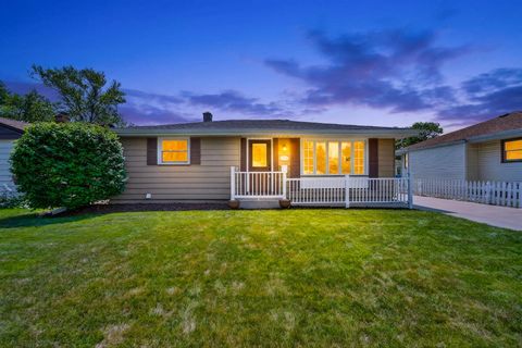Photo of 2519 34 St, Kenosha, WI 53140 (MLS # 1972453)