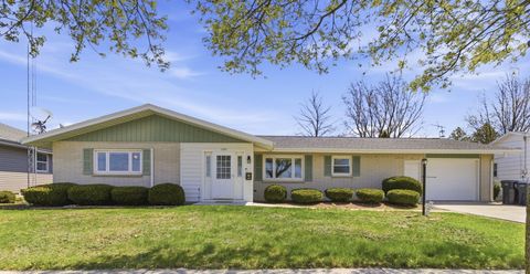 Photo of 1409 S 26th St, Manitowoc, WI 54220 (MLS # 1962204)