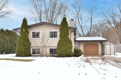 Photo of 10156 S Nicholson Rd, Oak Creek, WI 53214 (MLS # 1947749)
