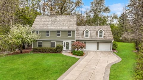 Photo of 9837 N Auburn Ct, Mequon, WI 53092 (MLS # 1923084)