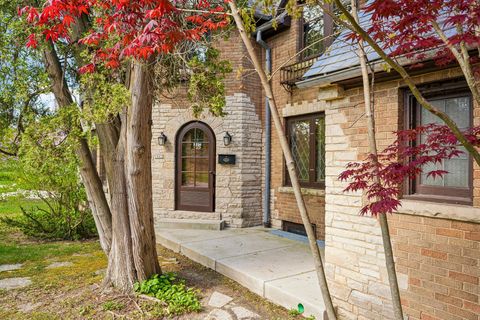Photo of 7027 N Belmont Ln, Fox Point, WI 53217 (MLS # 1962546)