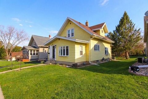 Photo of 514 E Maple St, Horicon, WI 53032 (MLS # 1959374)