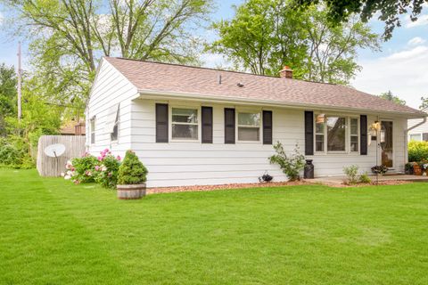 Photo of N85W17144 Lee Pl, Menomonee Falls, WI 53051 (MLS # 1922271)