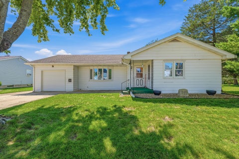 Photo of 520 Park St, Juneau, WI 53039 (MLS # 1977756)