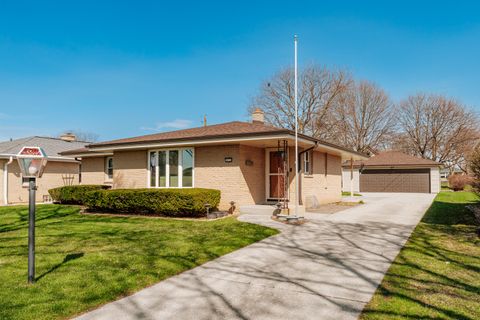 Photo of 4052 N 89th St, Milwaukee, WI 53222 (MLS # 1957327)