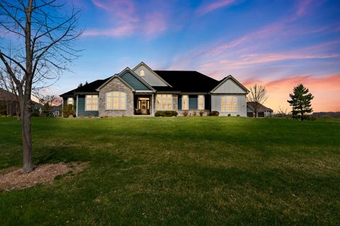 Photo of 4156 E Radcliffe Ct, Oak Creek, WI 53154 (MLS # 1915520)