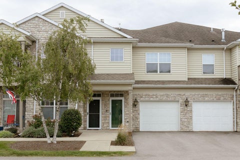 Photo of N17W26522 Meadowgrass Cir, Pewaukee, WI 53072 (MLS # 1981554)