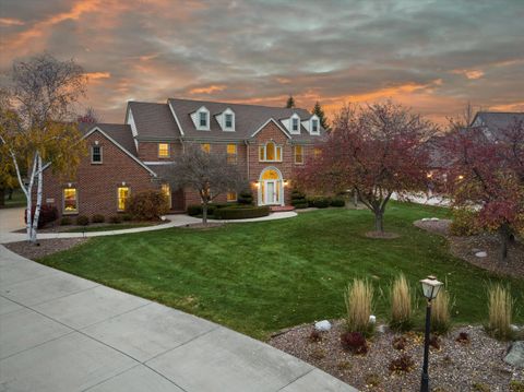 Photo of 9254 W Wyndham Hills Ct, Franklin, WI 53132 (MLS # 1940872)