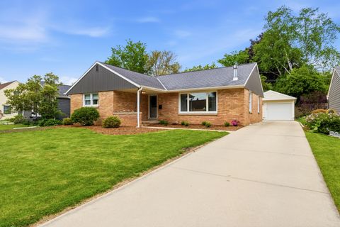 Photo of W62N321 Hanover Ave, Cedarburg, WI 53012 (MLS # 1963881)