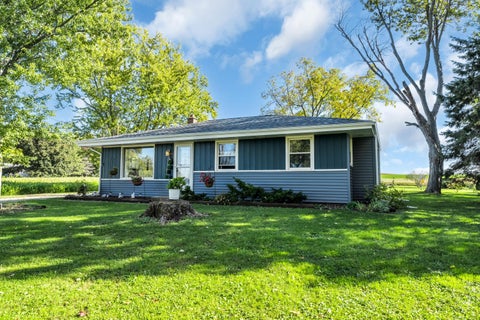 Photo of 15401 Spring St, Yorkville, WI 53182 (MLS # 1985758)