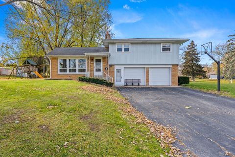 Photo of 3465 Wilshire Rd, Brookfield, WI 53045 (MLS # 1942695)