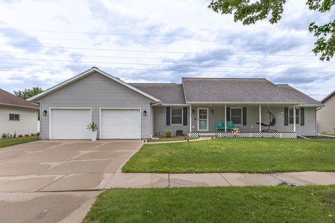Photo of 1500 Cliffview Ave, Onalaska, WI 54650 (MLS # 1967131)