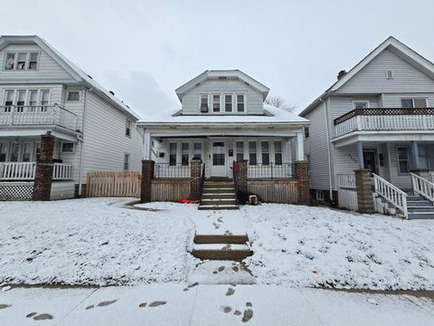 Photo of 2657 S 15th Pl, Milwaukee, WI 53215 (MLS # 1946987)