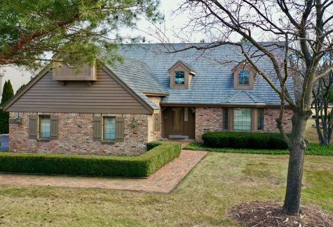 Photo of 3737 W Fairway Heights Dr, Mequon, WI 53092 (MLS # 1909880)