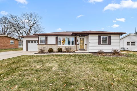 Photo of 716 Denning Ave, Beaver Dam, WI 53916 (MLS # 1951457)