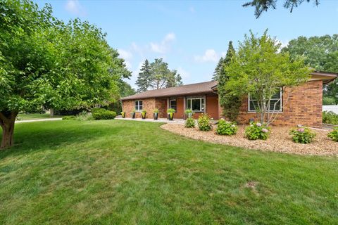 Photo of 3530 Arroyo Rd, Brookfield, WI 53045 (MLS # 1929469)