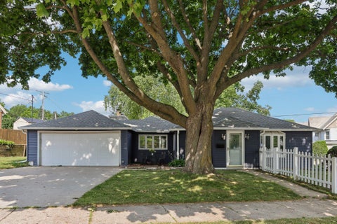 Photo of 210 Prospect Ave, Pewaukee, WI 53072 (MLS # 1972742)
