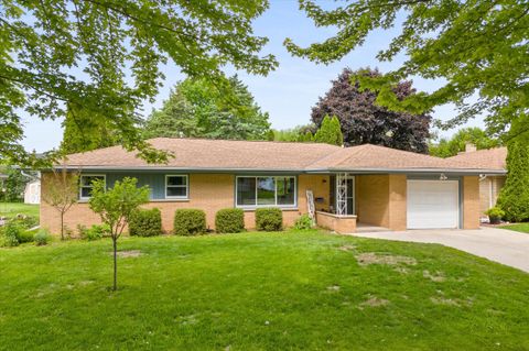 Photo of 1027 N Stanford St, Port Washington, WI 53074 (MLS # 1922617)