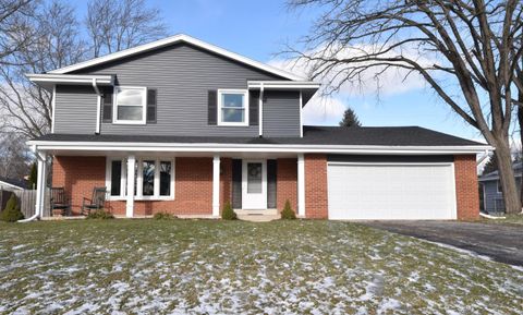 Photo of N114W15166 Vicksburg Ave, Germantown, WI 53022 (MLS # 1944124)