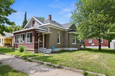 Photo of 929 Redfield St, La Crosse, WI 54601 (MLS # 1973001)