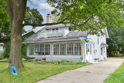 Photo of 513 N Story Pkwy, Milwaukee, WI 53208 (MLS # 1933298)