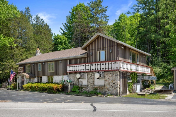 1380 FRIESS LAKE RD, HUBERTUS, WI 53033 - Image cd831e9ca9f367bee1dc837e3ad8bd9e/2279347499