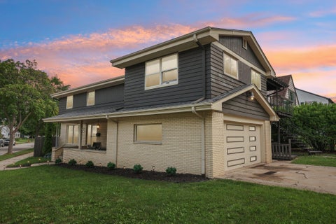 Photo of 9625 W Metcalf Pl, Milwaukee, WI 53222 (MLS # 1985294)